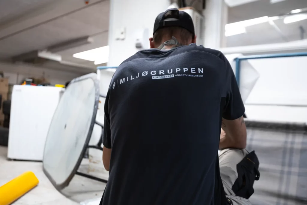 nedrivning udendørs